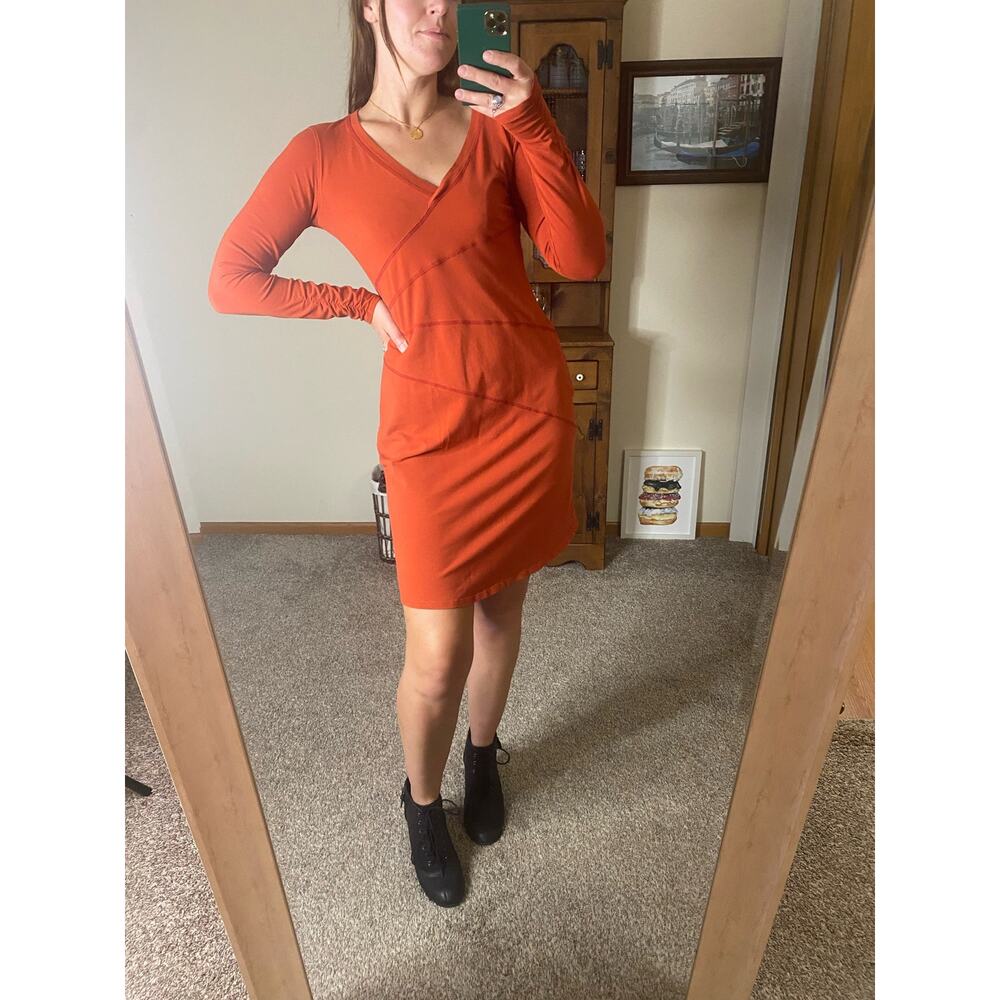 Athleta Burnt orange long sleeve vneck dress